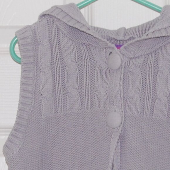 Greendog Girls Size 6, Gray 2-Button Knit Vest, Sleeveless Cardigan - Picture 3 of 9